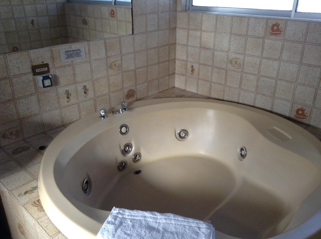 Chillán Hotel Alicante الغرفة الصورة